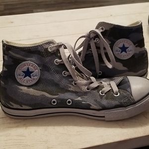 Size 6 Chuck Taylor Converse Camo Hitops